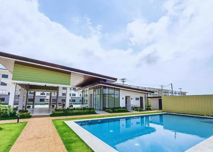 King Bed, Big Kitchen, Fast Wifi, Near Airport Hostel
