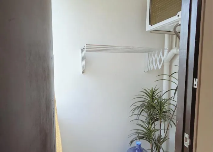 Hostel King Bed, Big Kitchen, Fast Wifi, Near Airport