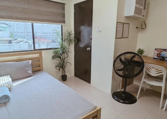 King Bed, Big Kitchen, Fast Wifi, Near Airport *