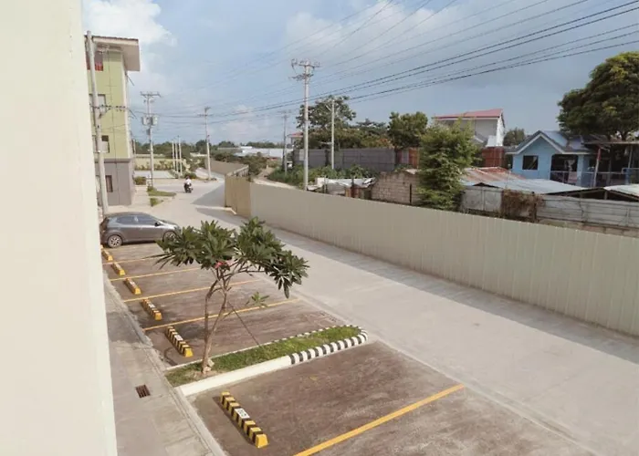 King Bed, Big Kitchen, Fast Wifi, Near Airport Hostel *