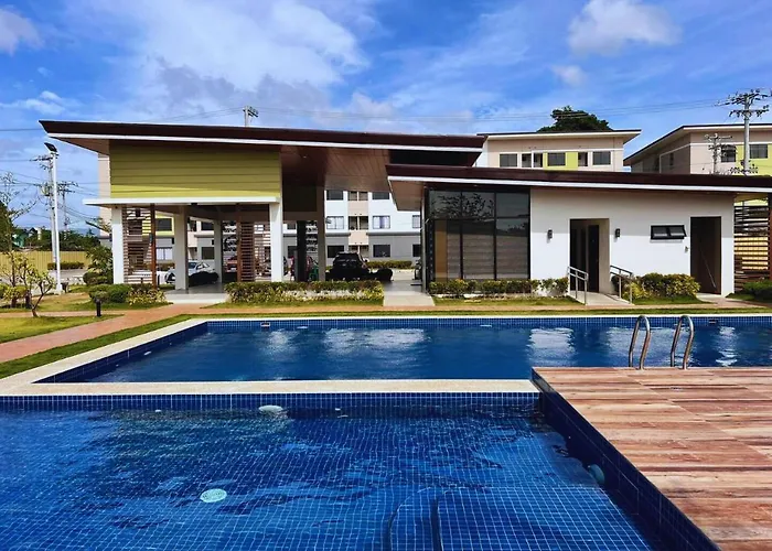 Hostel King Bed, Big Kitchen, Fast Wifi, Near Airport *