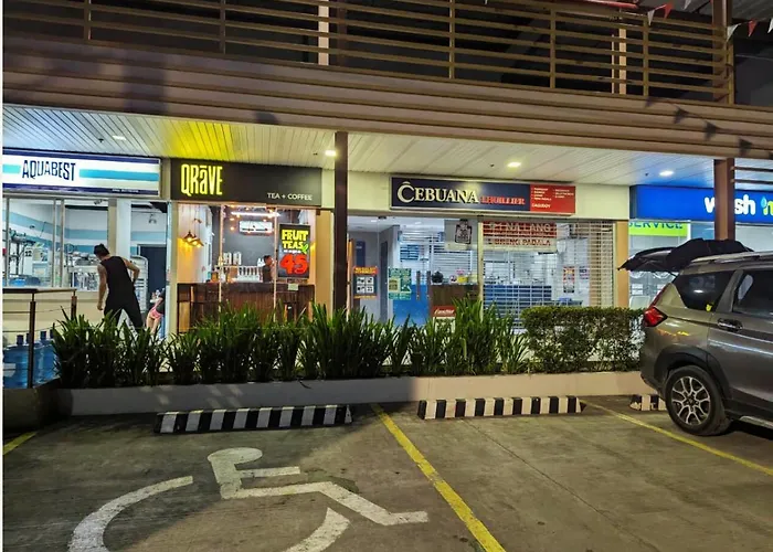 King Bed, Big Kitchen, Fast Wifi, Near Airport