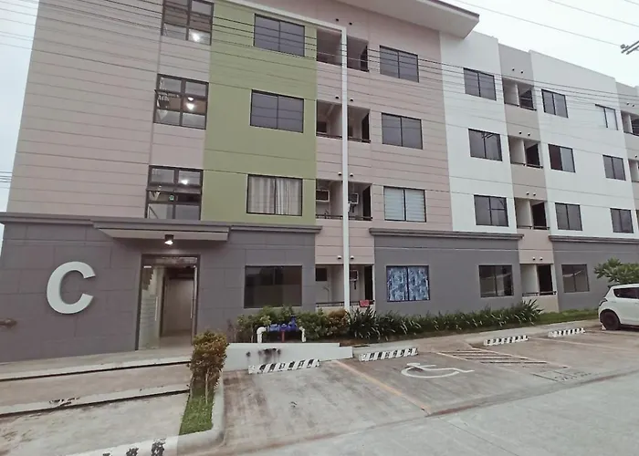 King Bed, Big Kitchen, Fast Wifi, Near Airport *