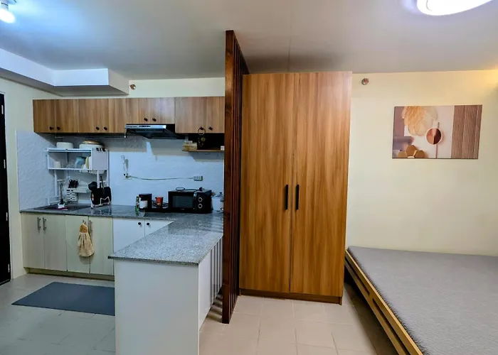 King Bed, Big Kitchen, Fast Wifi, Near Airport *