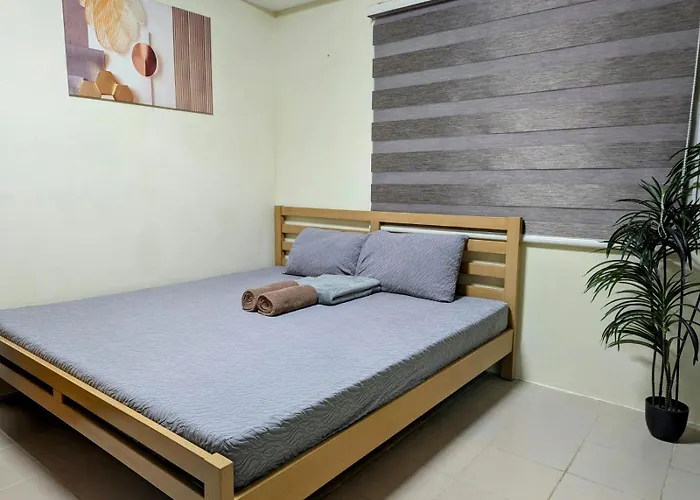 King Bed, Big Kitchen, Fast Wifi, Near Airport Hostel