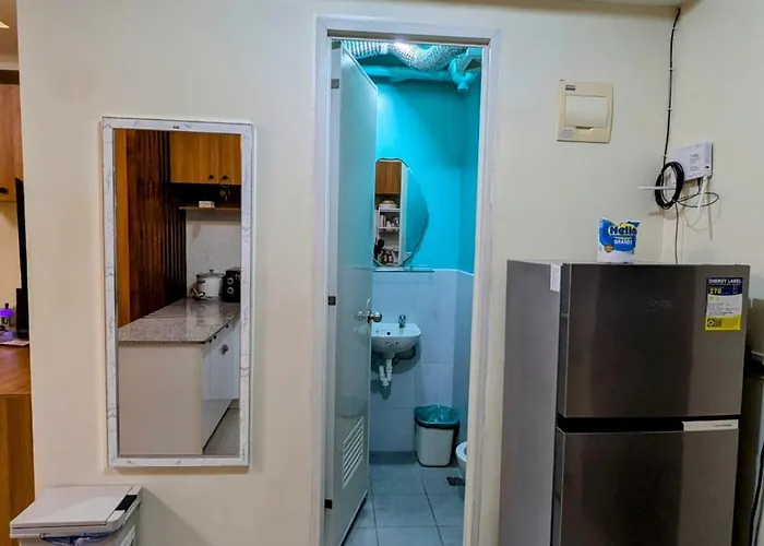 King Bed, Big Kitchen, Fast Wifi, Near Airport *