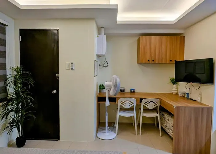 Hostel King Bed, Big Kitchen, Fast Wifi, Near Airport