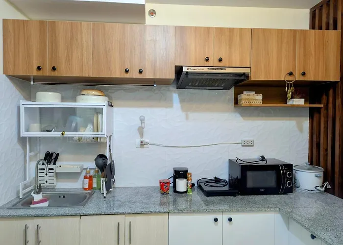 King Bed, Big Kitchen, Fast Wifi, Near Airport Hostel *