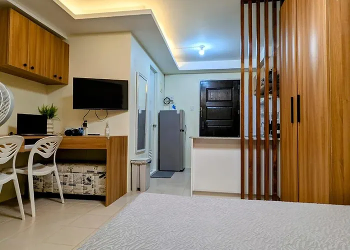 King Bed, Big Kitchen, Fast Wifi, Near Airport *