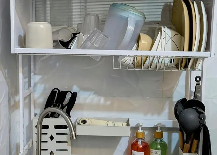 King Bed, Big Kitchen, Fast Wifi, Near Airport