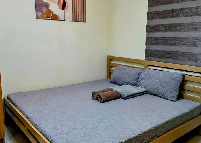 Hostel King Bed, Big Kitchen, Fast Wifi, Near Airport