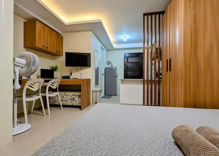 King Bed, Big Kitchen, Fast Wifi, Near Airport *
