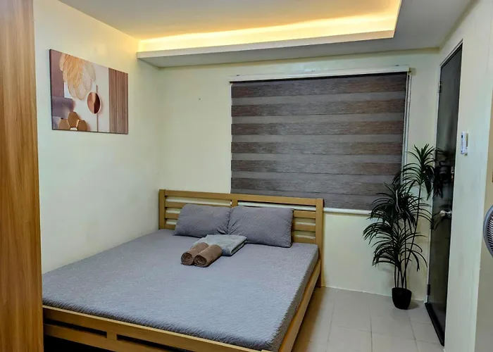 King Bed, Big Kitchen, Fast Wifi, Near Airport