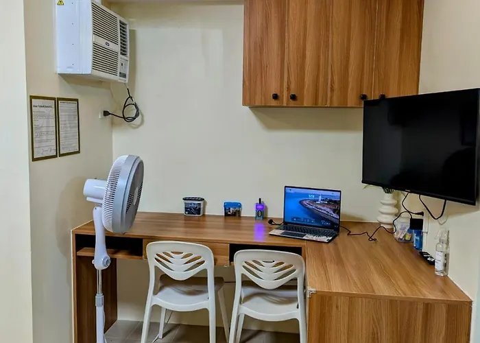 King Bed, Big Kitchen, Fast Wifi, Near Airport Hostel