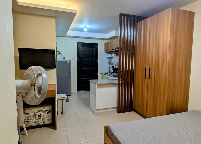 Hostel King Bed, Big Kitchen, Fast Wifi, Near Airport