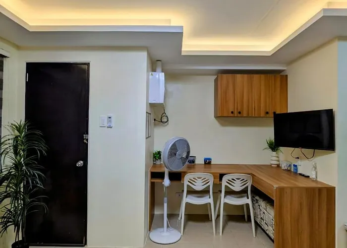 King Bed, Big Kitchen, Fast Wifi, Near Airport *